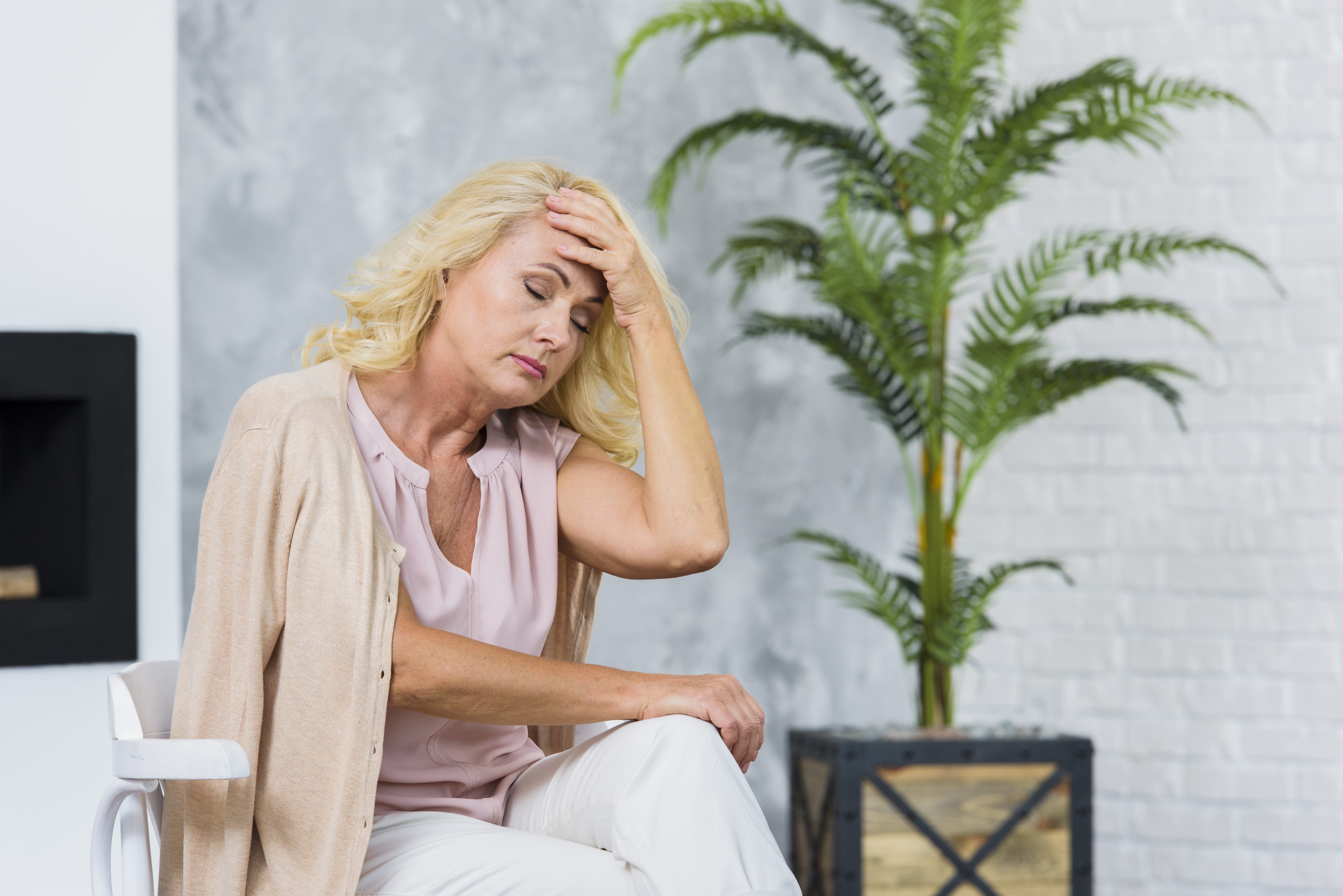 Old lady having headache